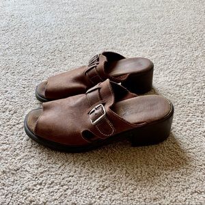 Shoe Trends 7 Brown Leather Clogs Mules